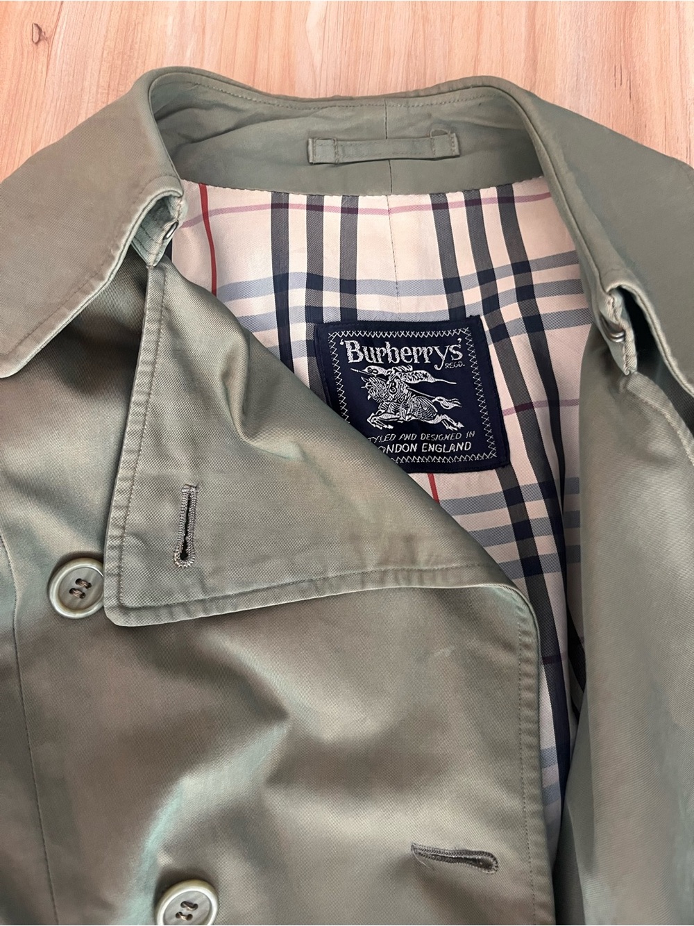 Burberrys Olive Green Trench with Signature Check Lining - Picture 8 of 9